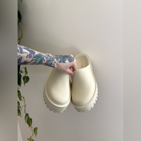 Jeffrey Campbell Lugged Sole Clog in Cream - Picture 6 of 8